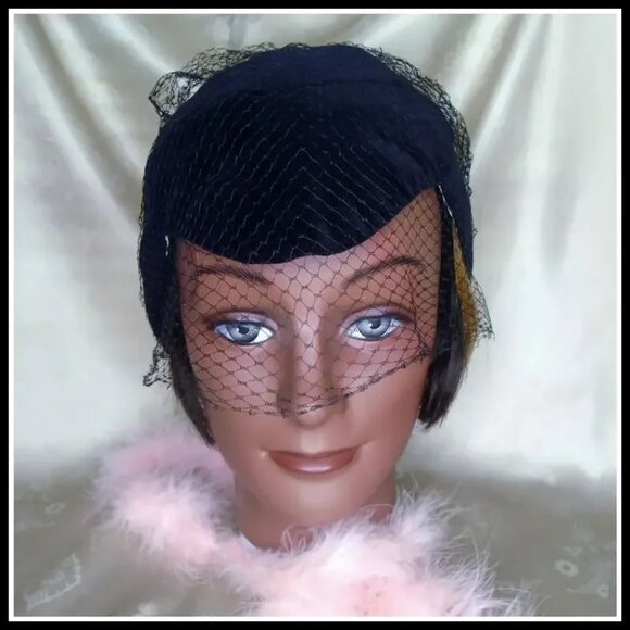 Black Velvet Hat, Cloche, Casque Vintage Film Noir Headwear VFG 30s 1930s - Picture 2 of 12
